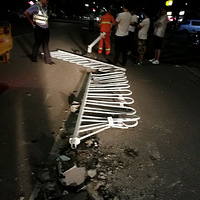 ��ҹ�γ�ײ����������Զ����ǵĻ���