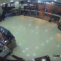 ���ţ�����һ���Ӿƺ���˻�Ҫ��Լս���񾯣��̾У�