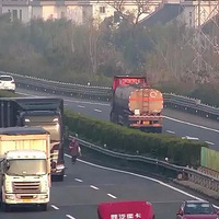 Σ��3���ӣ���������һ������·���ϸ��� �ᴩ��·����Խ����