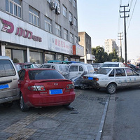 ����һ˾�������ŵ�ɲ�������ײ����13��������