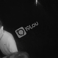 ��ҹ������ĳС��һ����Ů�� ��С�ӱ߹���......��������