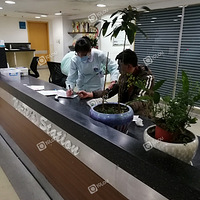 �����Ŀ��𣬰ѷ�����Ͱ����������У�˲�䱬ը������ɽ�4����