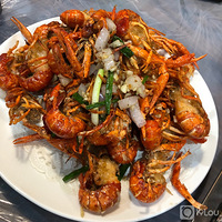 �ַ���һ�Ҳ�������Ϻ�꣬С�����Ƽ��ա���