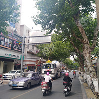 ·���ڼ�·ż�У�