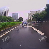 �е��˿���������ײ��ȥ������