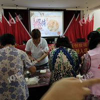 ��ɫ������