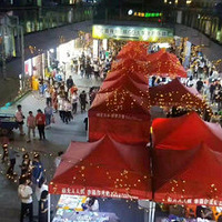 ������ͩ���С����Ժ��Դ���Ĺ㳡�������ٷ���¥��