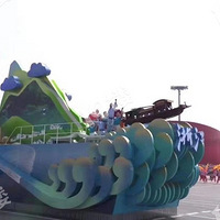 �����ı������ϣ����˺촬�����ڳ��ף����е�С�˷��ţ�