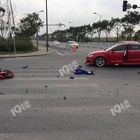 ���£���Ħ�Ͱµϳ���ײ��С�ﵹ��������Ѫ �µϳ��Ʋ�������