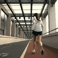 ������ǿ�󣬴�����¶��ɫ