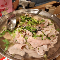 �������Ĺ������ɶ����һվ�˰۰�Ф��Ů��һ��