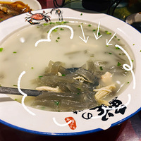 ��7����ʳ�ֲݡ����ڳ�����ƽ����ɫ�ġ�ë���߷ۡ�