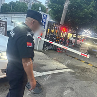 �º�ͣ�����ı���Ʈ�ˣ���������οͽ�ȥͣ��ȴ���󳵷��С�
