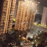 ����ĳС���߲�סլ������ʮ�����̻������źü����ˡ�