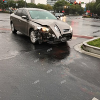 ���˽���ͻ����һ˽�ҳ�ײ����ˣ���������Ȼ����ȫ��