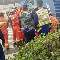 �����е�ƿ��������뿨����ײ�෭��̫�����ˣ�