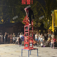 �����ӳ��ż���԰�ݳ��������ӱ�͵���������һ����ˣ����ߵ��ǡ�