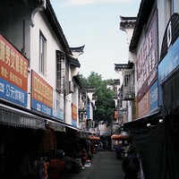 ��Ϊ�����ˣ�Ҳ�ǵ�һ�ι䴺������������ûȥ����