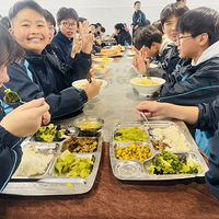 У԰��ů�����������ۺ�������ѧУ�Ե�զ����