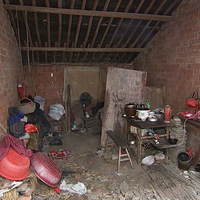 ����8Ѯ����ס����ǽ���ϲ���ȥС���֣�լ���ر�Ů�����·���