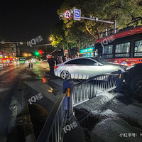 ����Խ����·����һ�̣���F��ɫ����ͻȻ�������˾��զ���ģ�