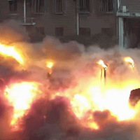 ����һ��ͷ����ȼ�ճɹǼܣ����Ͻγ��޹������ᡱ��