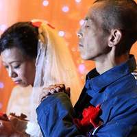 ��������ӭȢ��֢Ů�� Ϊ��ҩ�ѵ��Ի���