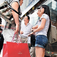 �Ϻ�һ��ͥ�ڸ�2�����ѽ�������ȫ�ۣ�����