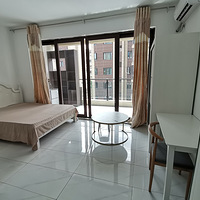 �������ݱ̹�԰С����һ�Ҷ�����ԡ����̨���ϣ���ʱ��ס��������