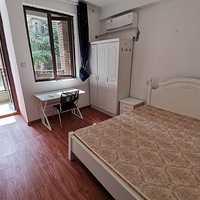 �򻪹㳡���������Ǻ�԰С����һ��һ��һ��̨���ϣ��������⣬