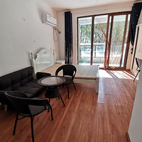 ���Ǻ�԰С����һ��һ��һ��̨���ϣ�����ֱ�⣬û���н�ѣ�