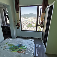 �ٱ������㳡���ϣ����߳�С�����������һ�����۸���˳��⣬