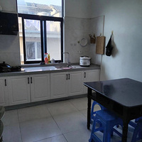 �ٰ����ǽֵ��Ϻ�·����һ������