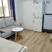 ũ�ִ�ѧ�½�У������������ԷС����һ��һ���۸�800