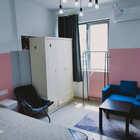 ����ֱ�����󻪸�С��������һ�Ҷ��������䣬�����סû���н��