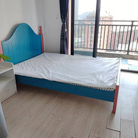 ��Խ���ϣ�������С����һ�Ҷ������������̨�����ס