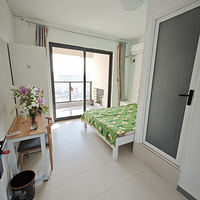 ���������Ա߳���һ�Ҷ������������̨���շ������ס