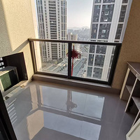 ����ֱ����������㳡�Ա����߳�С������һ�Ҷ������������̨��