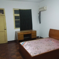 �½��ֹ�ó���ú��棬���Ҷ���������1000Ԫ/�£���ͣ��λ