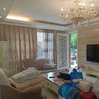 ���⣺СɽŪ����3��2������λ��¶̨2100/�°���ҵ