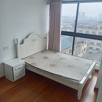 �������ĸ������¸۳�һ��һ������ֱ��۸�700