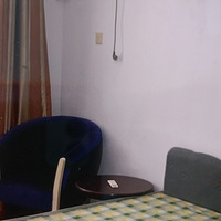 �㳡�ߵ����ڹ�ԷС���з��������ס����۸����