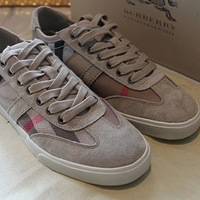 ����һ�ߴ���Ь������Ը������