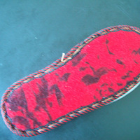 ����Ů���ĵ�һ˫�������ơ�ë����Ь