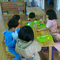 �׶�԰������