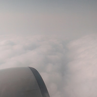 �ڷɻ����ĵ����ƶ���Ƭ