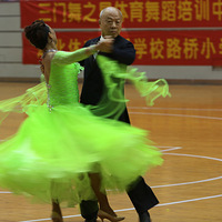 ��ҫ�Ｏ�ű���̨���е��߽������赸������