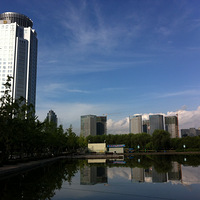 ����ɫ�µĹ㳡