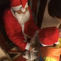  �й����ھӣ�����ְְ�ʥ�����˸�С��ÿ�����Ӷ��������� 