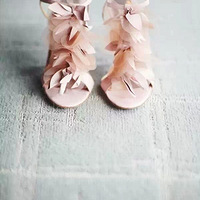 �׸���ɫ���Լ���